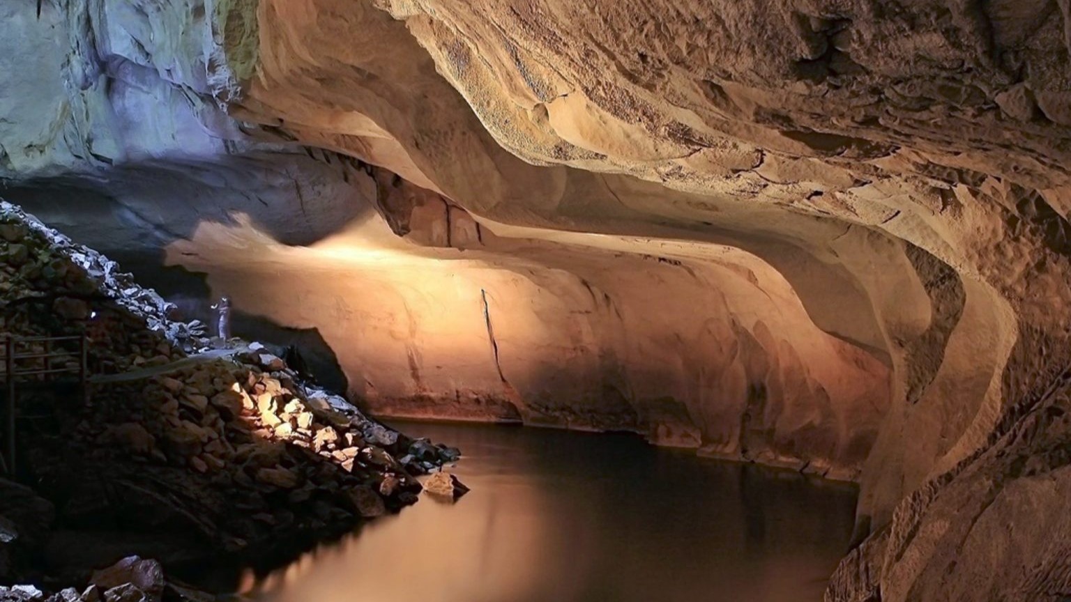 Exploring the Majestic Mulu Caves in Malaysia