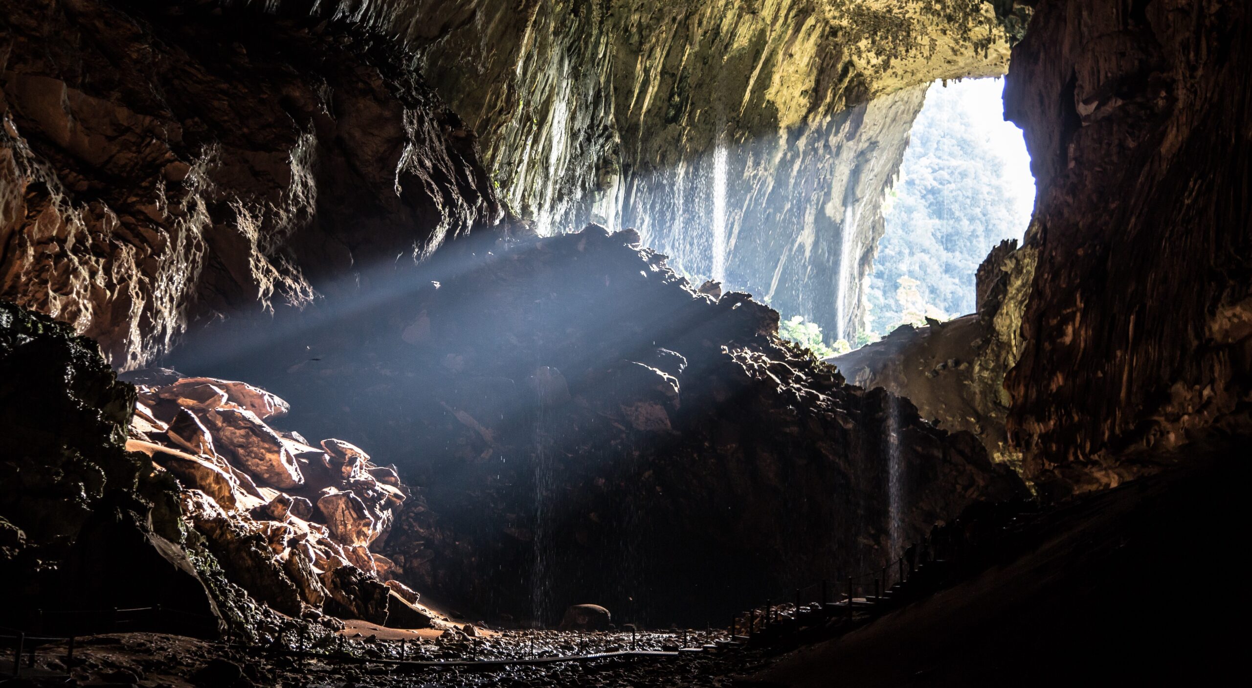 Exploring the Majestic Mulu Caves in Malaysia