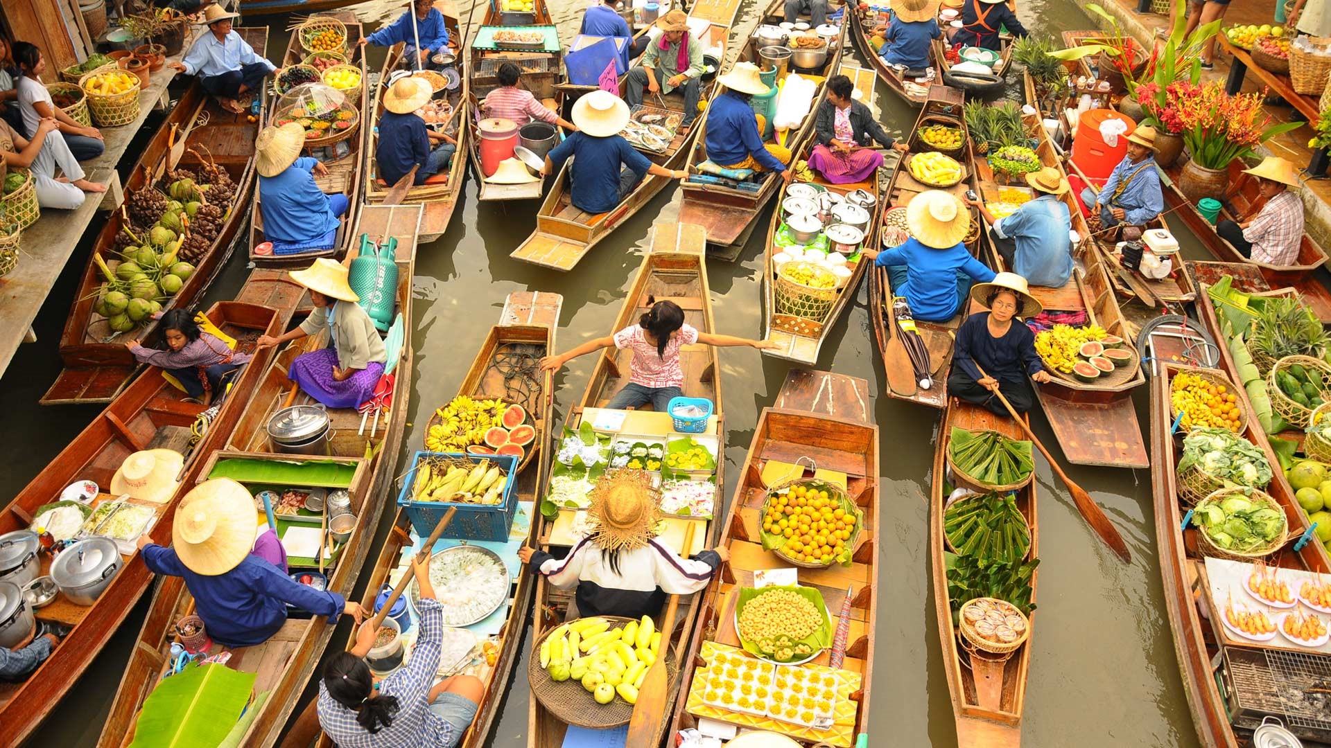 Floating Markets: A Vibrant Glimpse into Thailand's Aquatic Way of Life