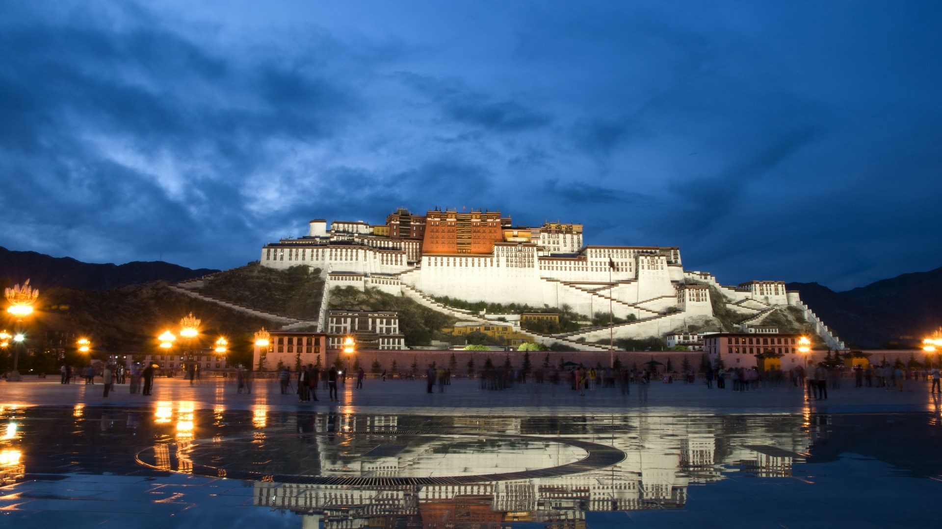 The Potala Palace: A Sacred Jewel Atop the Roof of the World