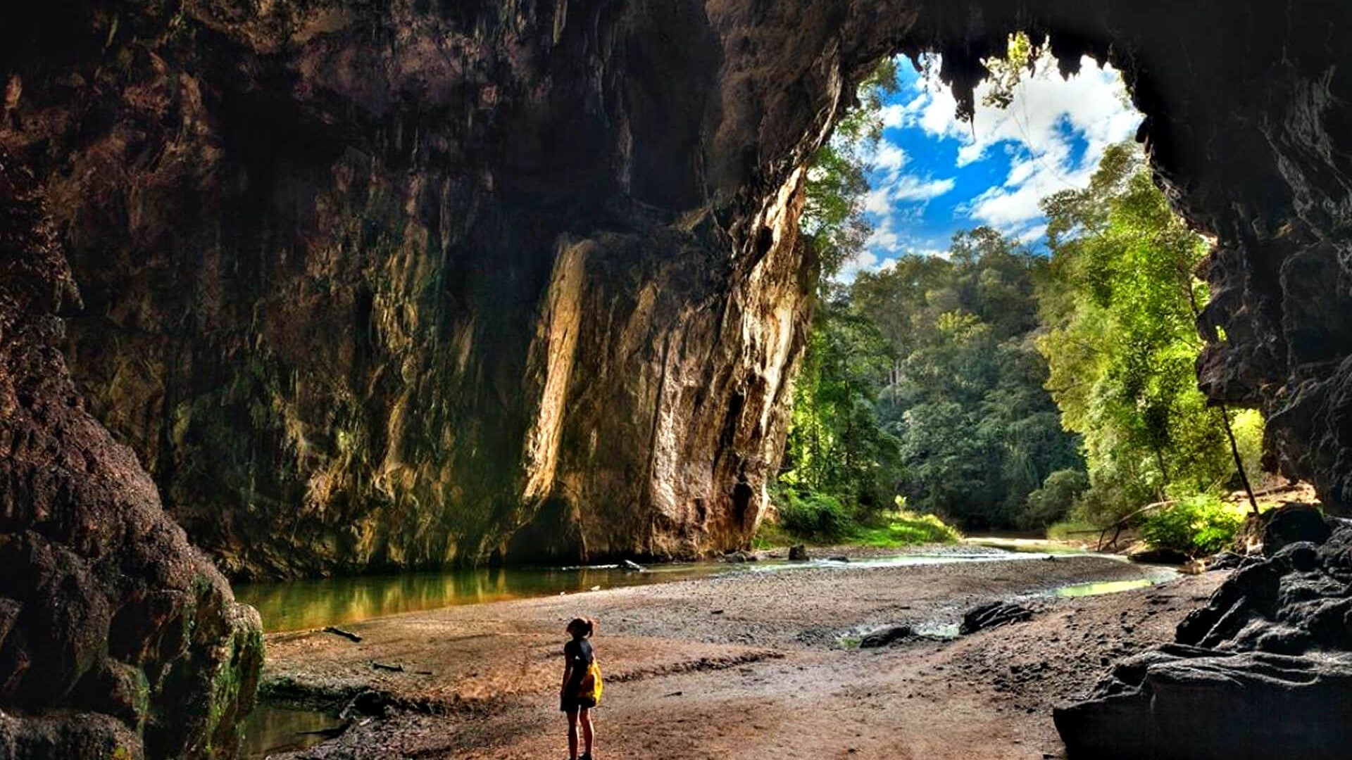 unveiling-the-majestic-tham-lot-cave-in-thailand