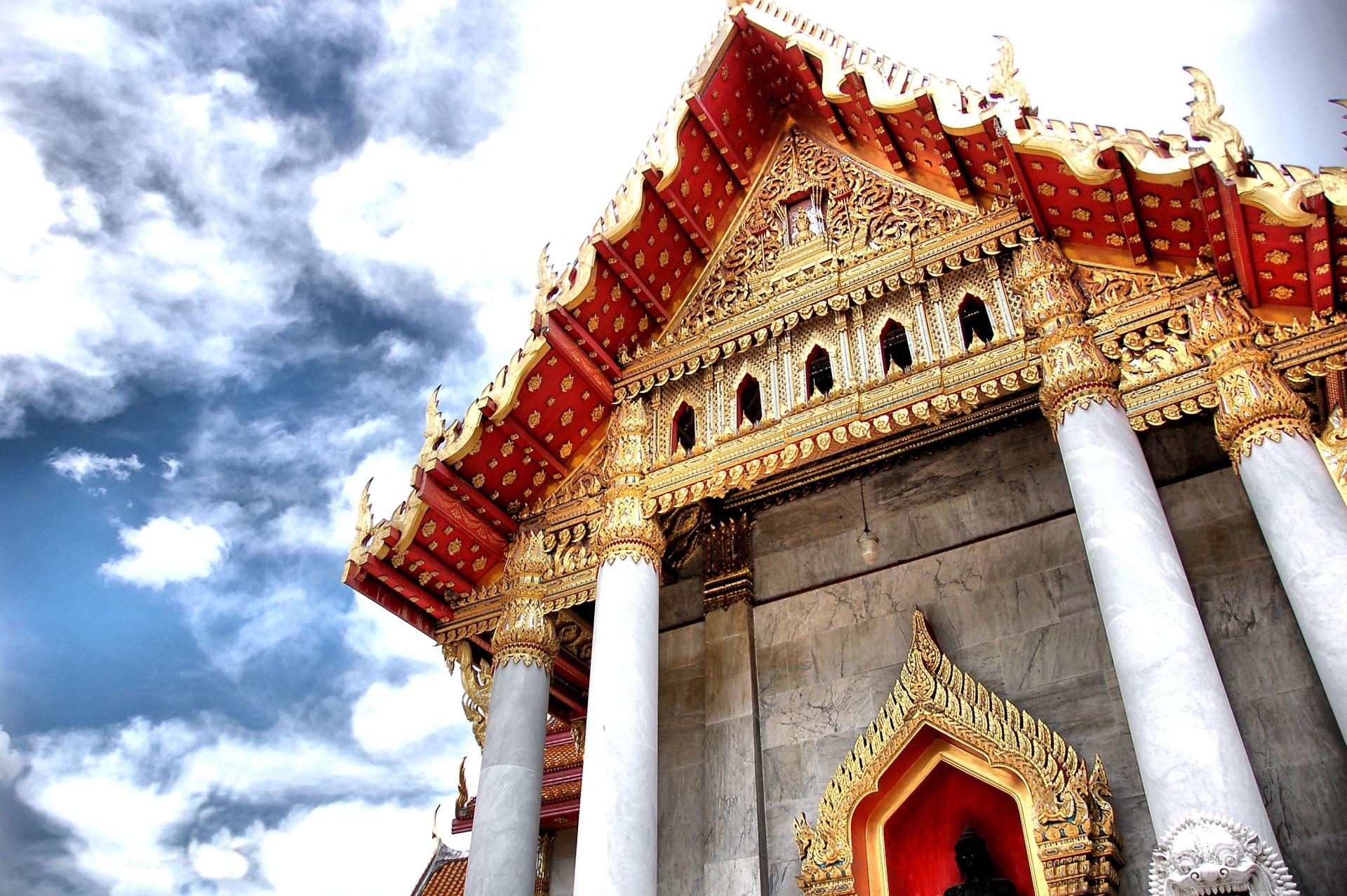 Wat Benchamabophit: Bangkok's Marble Masterpiece