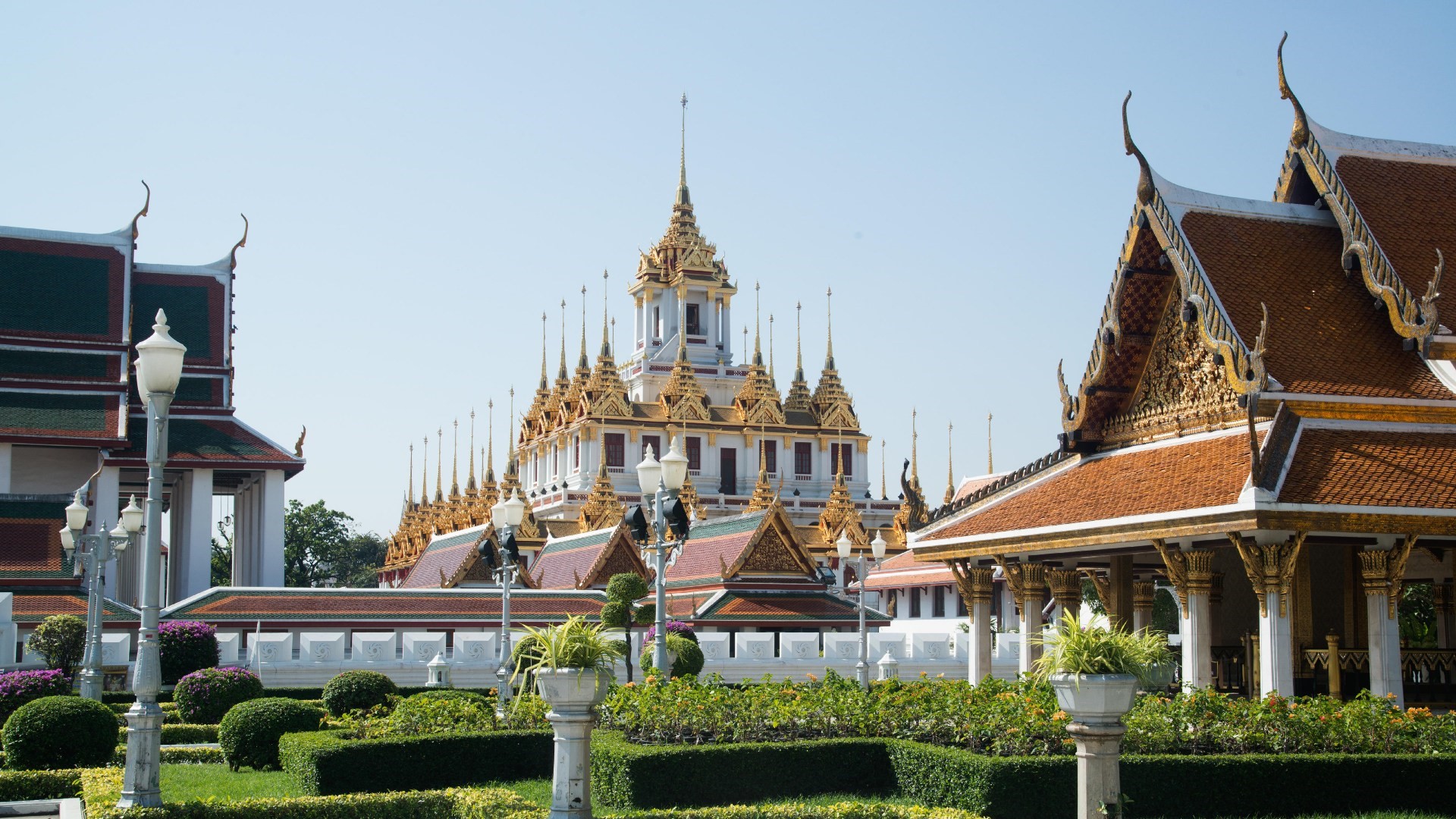 Wat Ratchanatdaram Worawihan: The Majestic Metal Castle of Bangkok