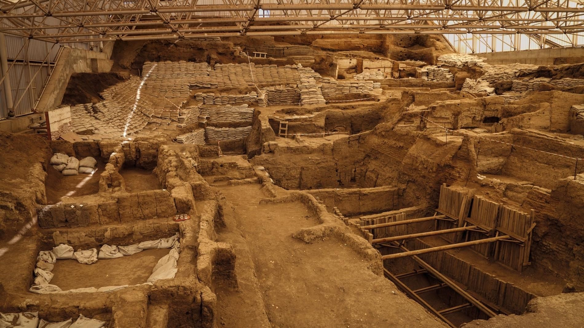 Çatalhöyük: Unveiling the Mysteries of an Ancient Anatolian Settlement
