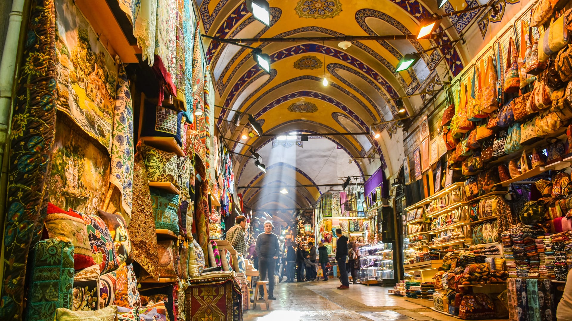 Exploring the Grand Bazaar or Kapali Charshi: A Glimpse into Istanbul's Vibrant Heart
