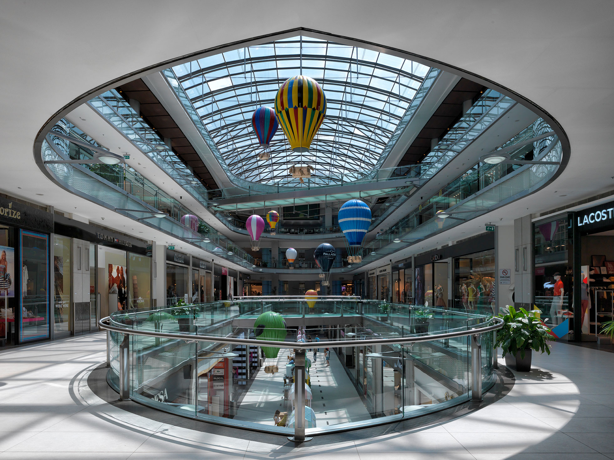 Palladium Mall: Istanbul's Opulent Shopping Oasis